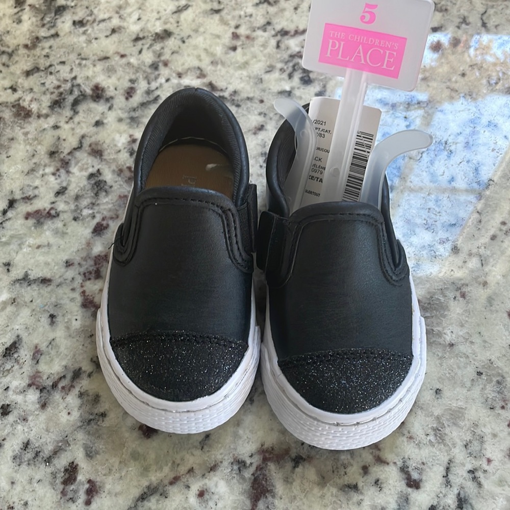 NWT!✅ The Children’s Place toddler slip on sneakers